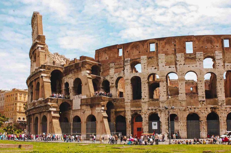 Visitantes del Coliseo en Roma