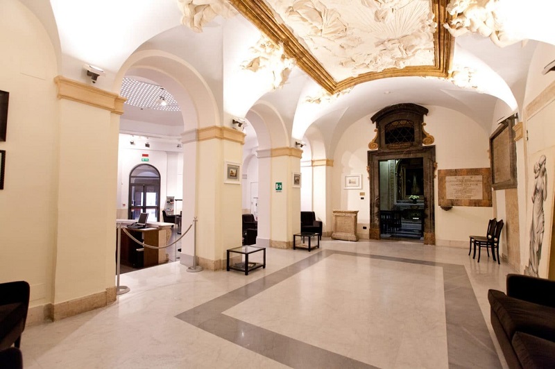 Interior del Palacio de Santa Chiara en Roma