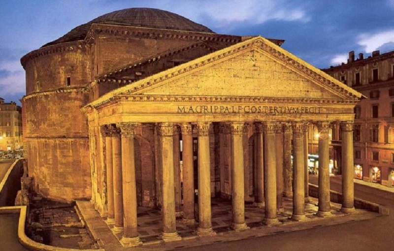 Panteón iluminado en Roma