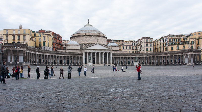  Plaza del Plebiscito en Nápoles